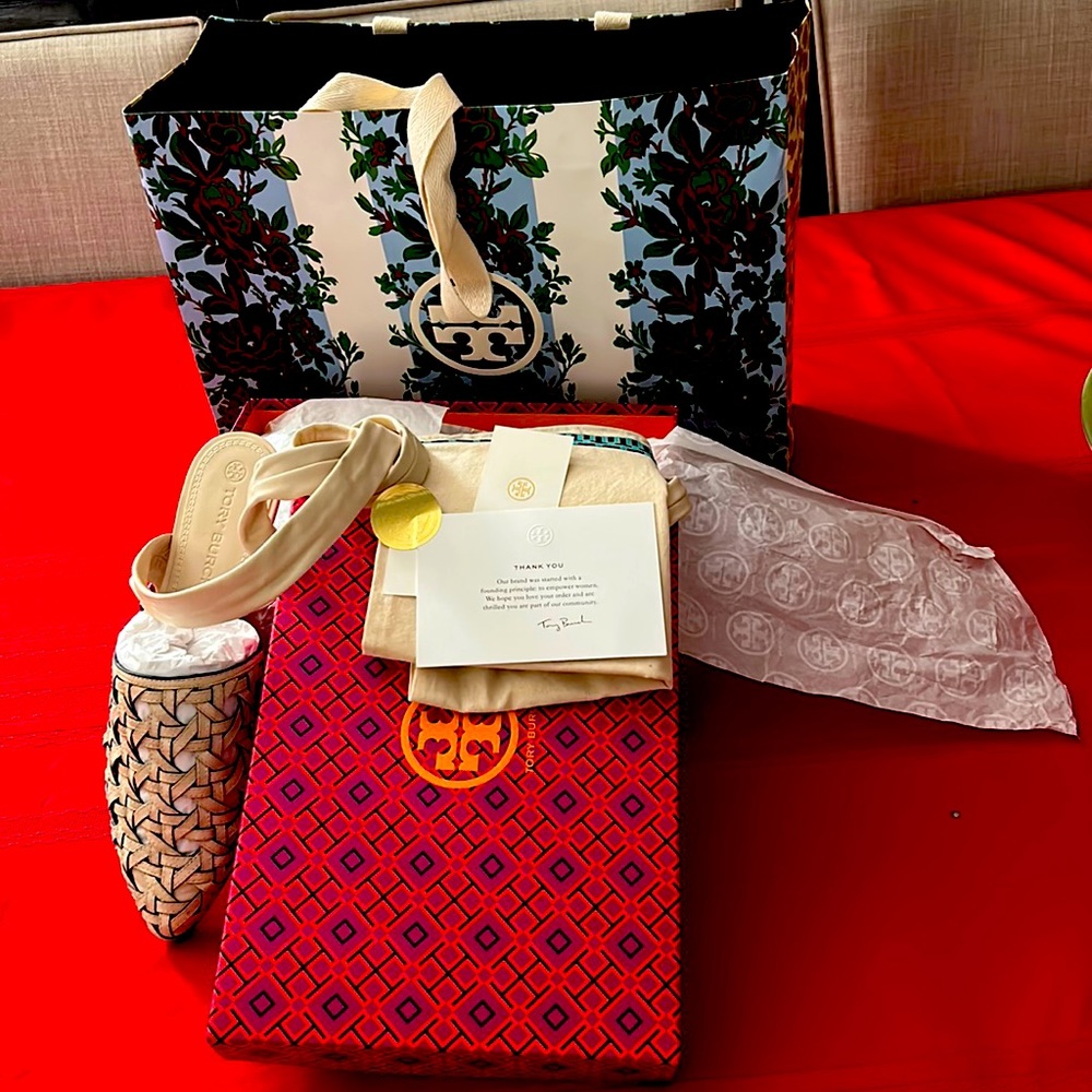 Tory Burch Basketweave wrap flat, calf  Size 9.5